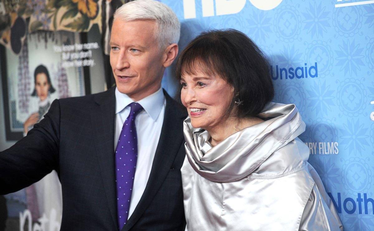 gloria vanderbilt apparel