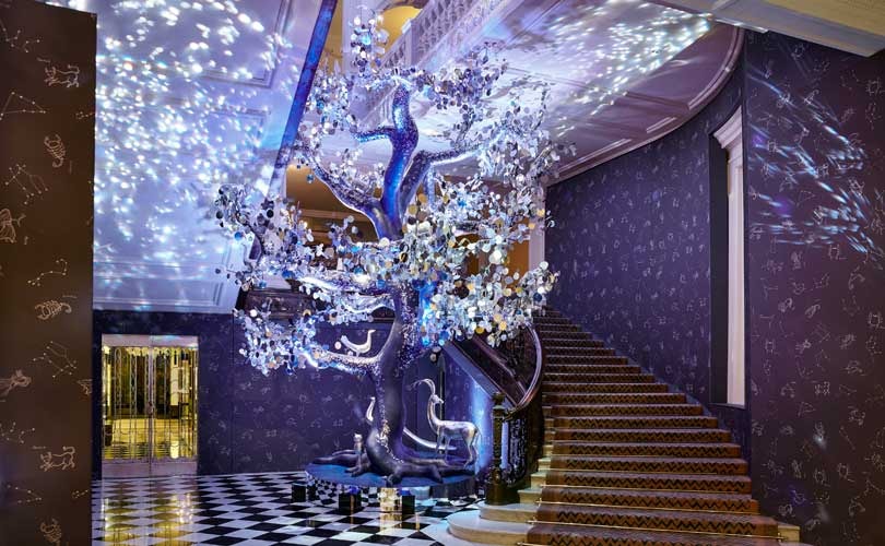 En images : Diane Von Furstenberg inaugure l’arbre de noël de Claridge En images : Diane Von Furstenberg inaugure l’arbre de noël de Claridge