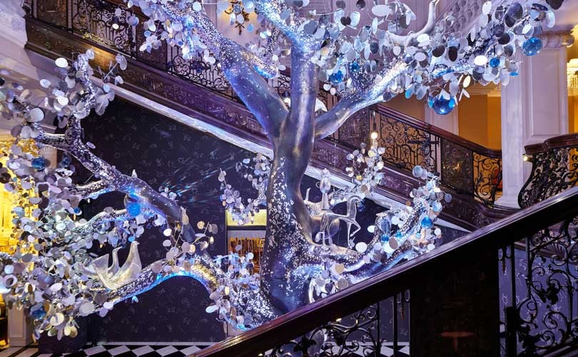 En images : Diane Von Furstenberg inaugure l’arbre de noël de Claridge En images : Diane Von Furstenberg inaugure l’arbre de noël de Claridge