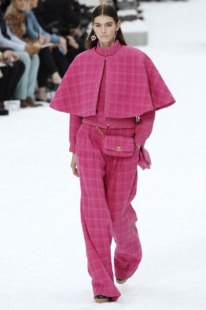 Chanel dévoile sous la neige la dernière collection de Karl Lagerfeld Chanel dévoile sous la neige la dernière collection de Karl Lagerfeld