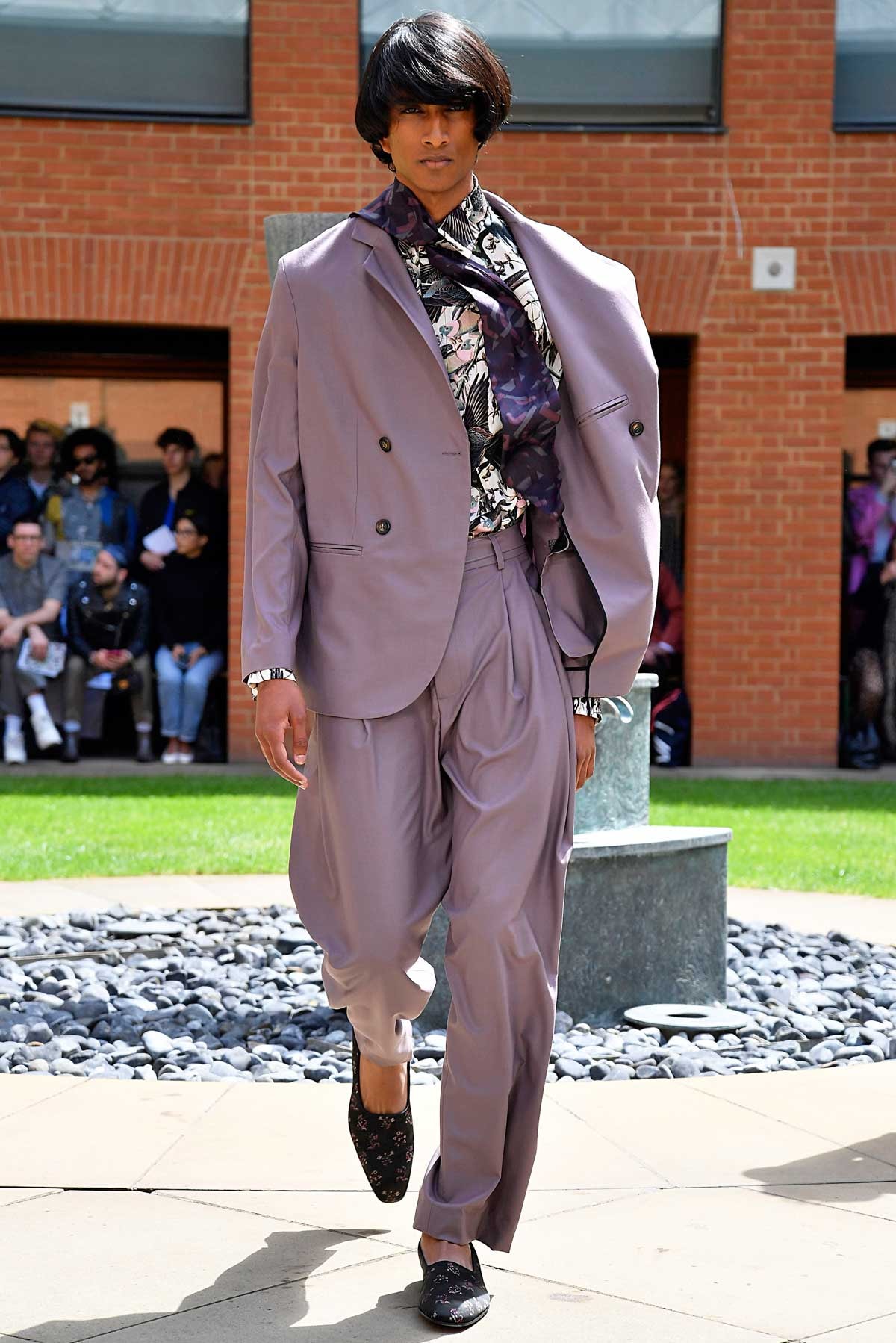 Des zombies et des femmes : temps forts de la Fashion Week de Londres Des zombies et des femmes : temps forts de la Fashion Week de Londres