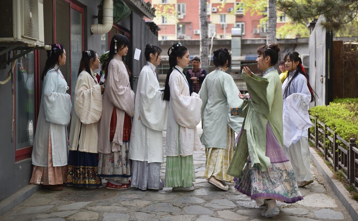 Chine : la résurgence du « hanfu », l'habit traditionnel chinois Chine : la résurgence du « hanfu », l'habit traditionnel chinois