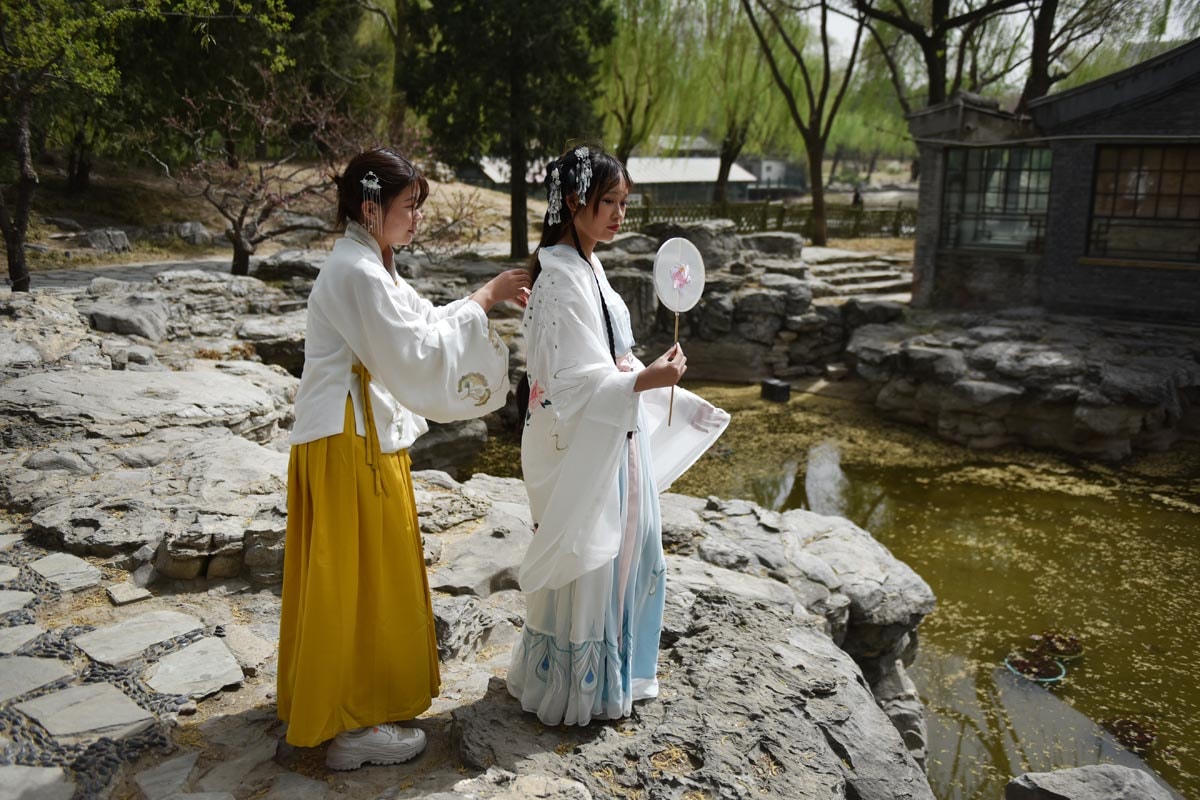 Chine : la résurgence du « hanfu », l'habit traditionnel chinois Chine : la résurgence du « hanfu », l'habit traditionnel chinois