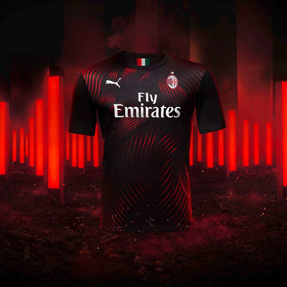 Puma dévoile le nouveau maillot du Milan AC Puma dévoile le nouveau maillot du Milan AC