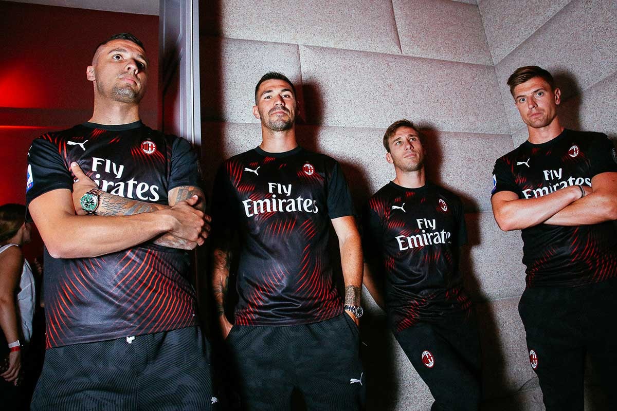 Puma dévoile le nouveau maillot du Milan AC Puma dévoile le nouveau maillot du Milan AC