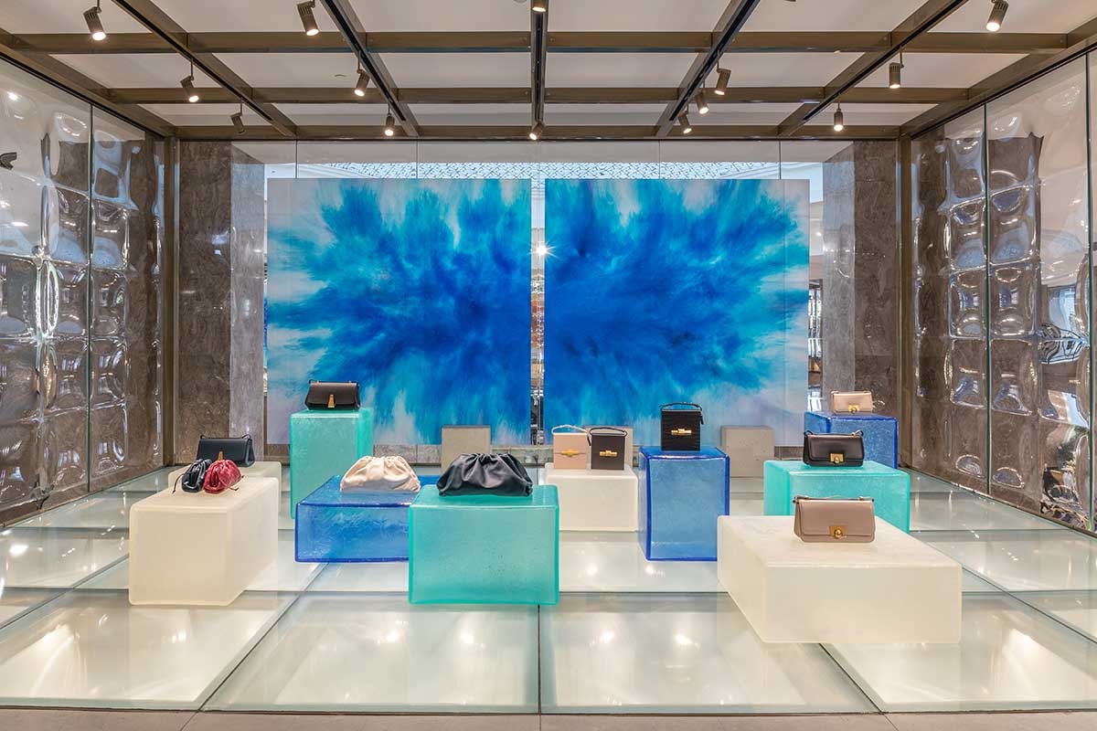 En image : le pop-up store Bottega Veneta aux Galeries Lafayette Champs-Élysées En image : le pop-up store Bottega Veneta aux Galeries Lafayette Champs-Élysées