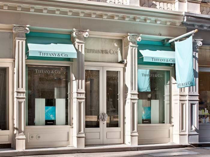 69 Louis Vuitton bags: What retailers should sell to cover rent on the most expensive streets 69 Louis Vuitton bags: What retailers should sell to cover rent on the most expensive streets