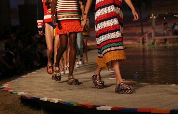 Hilfiger transforms runway into Caribbean escape during NYFW Hilfiger transforms runway into Caribbean escape during NYFW