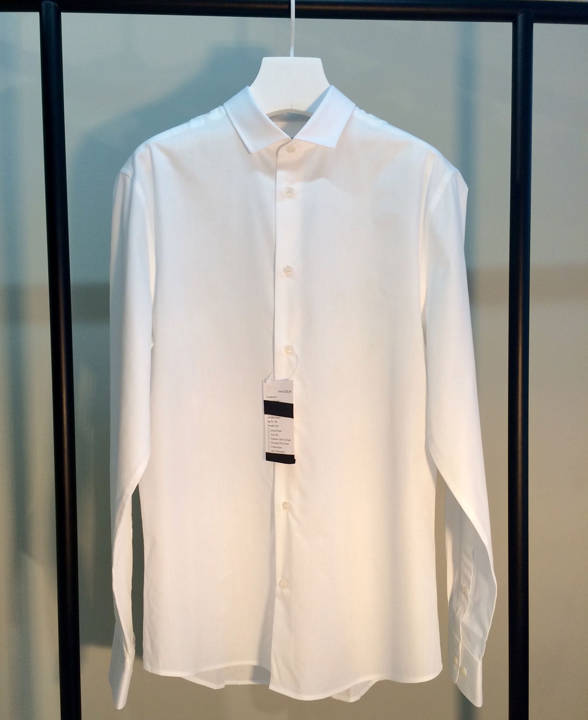 H&M harnesses AI to test online tailoring feature H&M harnesses AI to test online tailoring feature